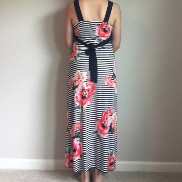 Dress 👗 - Picture 2 of 5